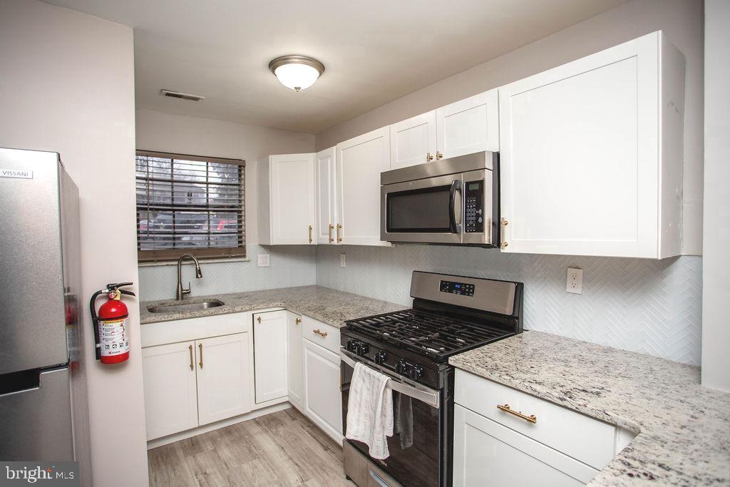 35 Via Cascata Drive Clementon, NJ 08021 - Photo 11 of 43 a kitchen with a sink stove and microwave