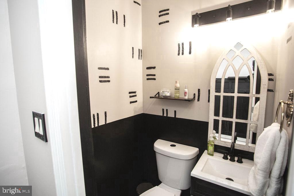 35 Via Cascata Drive Clementon, NJ 08021 - Photo 19 of 43 a bathroom with a toilet a sink and a mirror