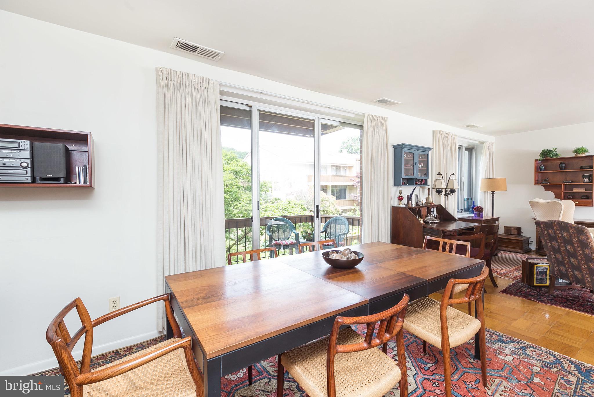 4 Cross Keys Road, Unit 4D Baltimore, MD 21210 - Photo 11 of 32 Spacious and bright dining room