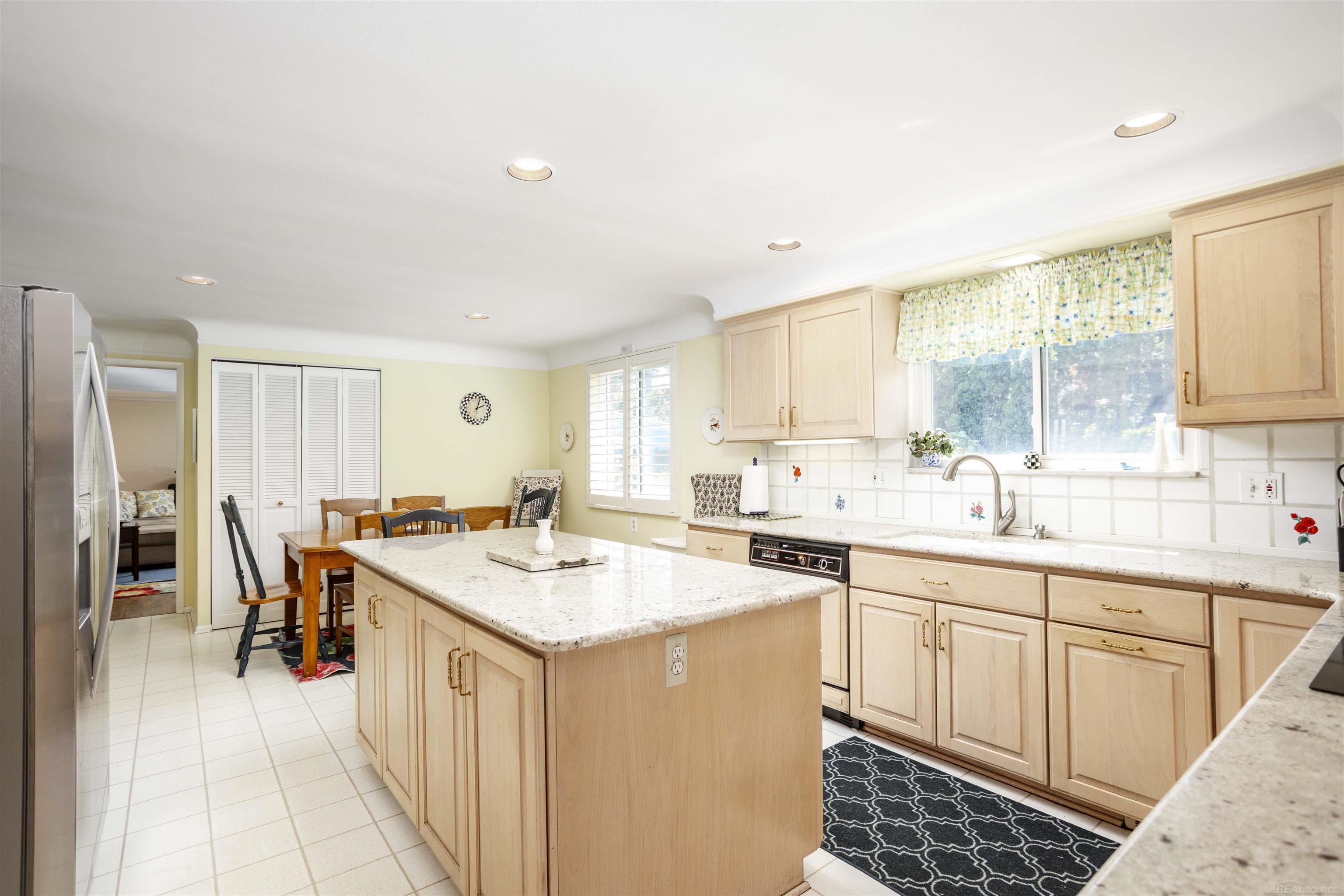 541 Cook Road Grosse Pointe Woods, MI 48236 - Photo 12 of 53