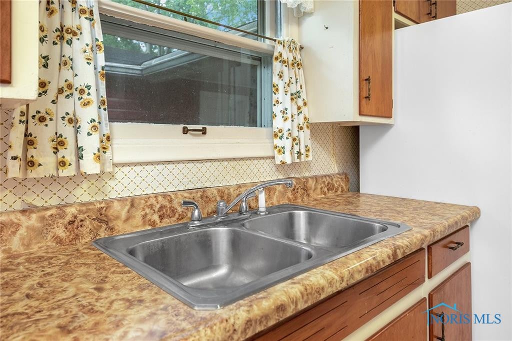 2131 Broadstone Road Toledo, OH 43615 - Photo 17 of 39 Gallery Image 17