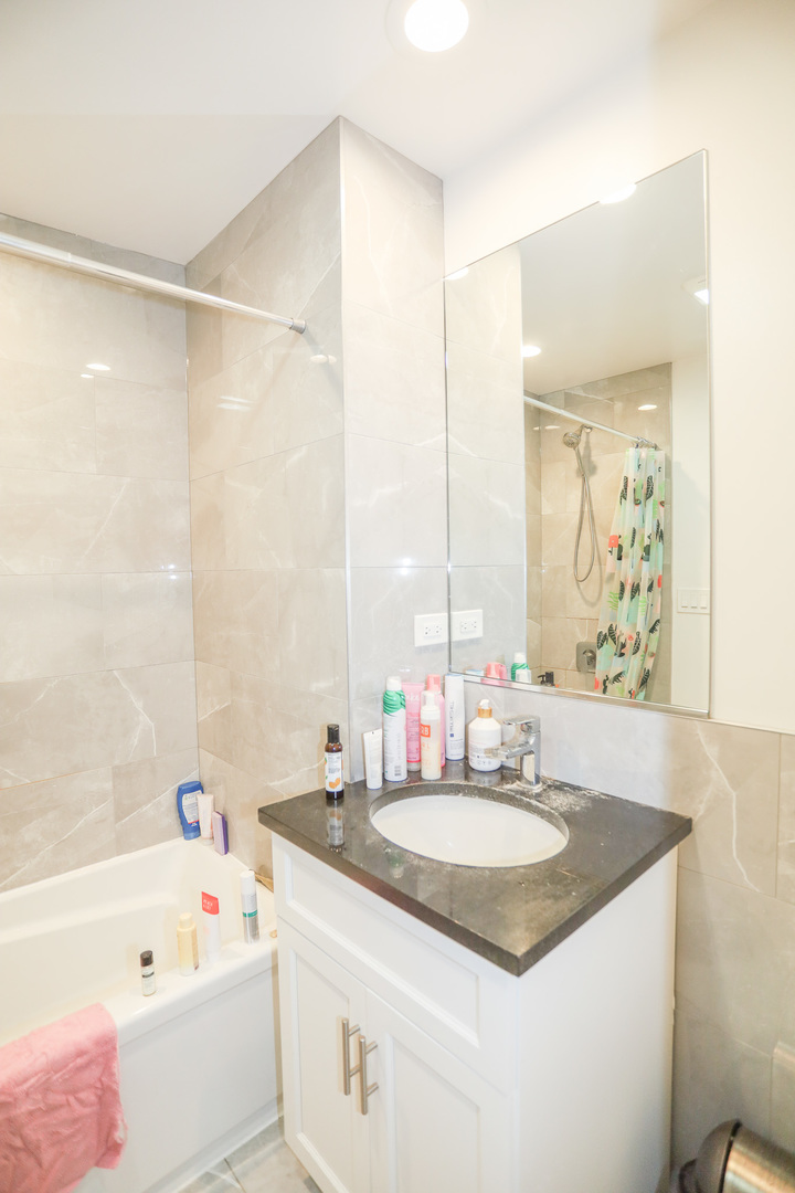 652 West Roscoe Street, Unit 103 Chicago, IL 60657 - Photo 8 of 11