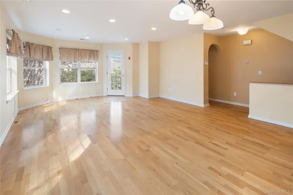 $575,000 | 121 Northview Court, Peekskill, NY 10566