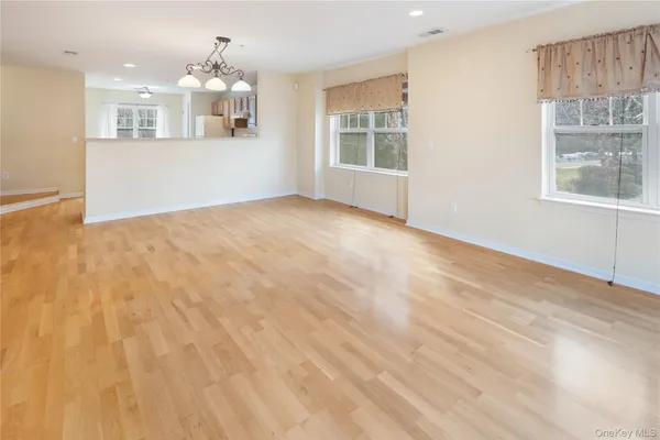 $575,000 | 121 Northview Court, Peekskill, NY 10566