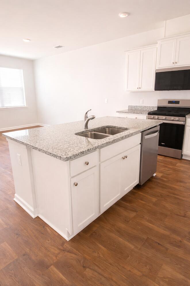 174 Yarrow Way Moncks Corner, SC 29461 - Photo 3 of 23 174 Yarrow 20