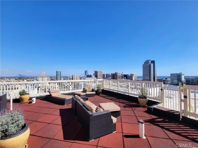 $1,895 | 315 West 3rd Street, Unit 507, Long Beach, CA 90802