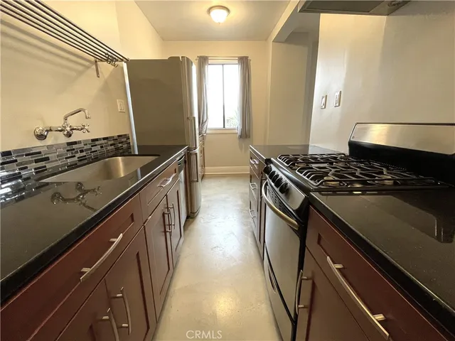 $1,895 | 315 West 3rd Street, Unit 507, Long Beach, CA 90802