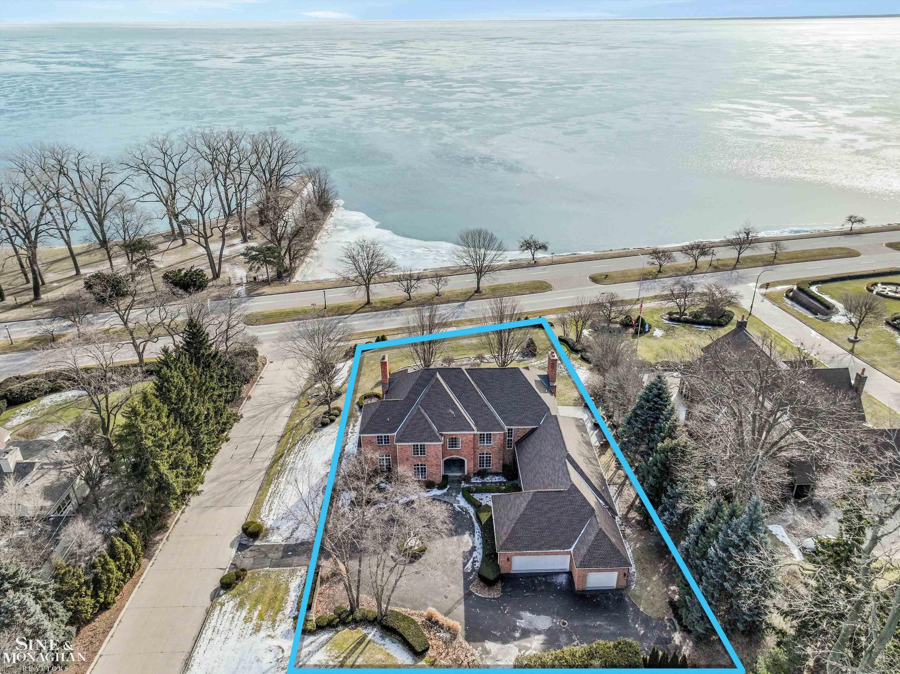 217 Lake Shore Road Grosse Pointe, MI 48236 - Photo 3 of 63 50166368-c96f8c0d-4ad2-41f7-9bde-4c5437767101.JPG