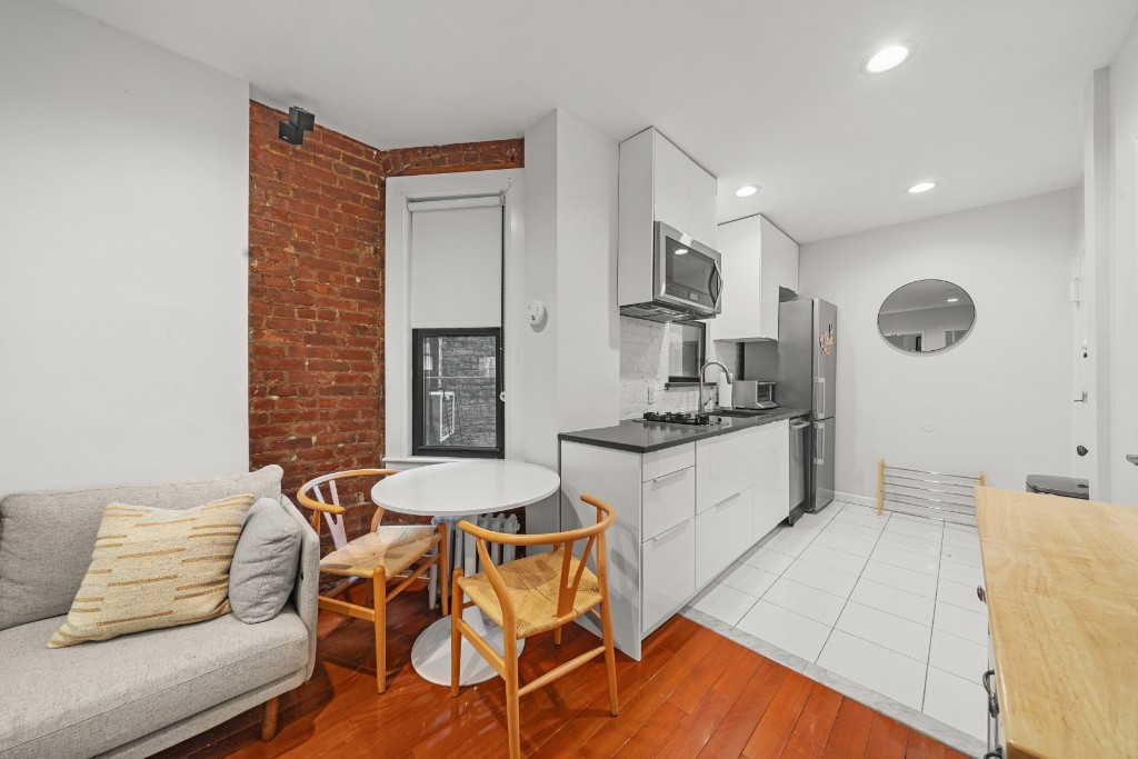 175 Bleecker Street, Unit 11 Manhattan, NY 10012 - Photo 6 of 14 Photo 6