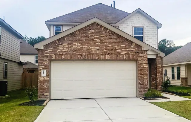a view of a house with a backyard