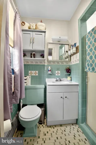 a view of a pathway of a house with a backyard