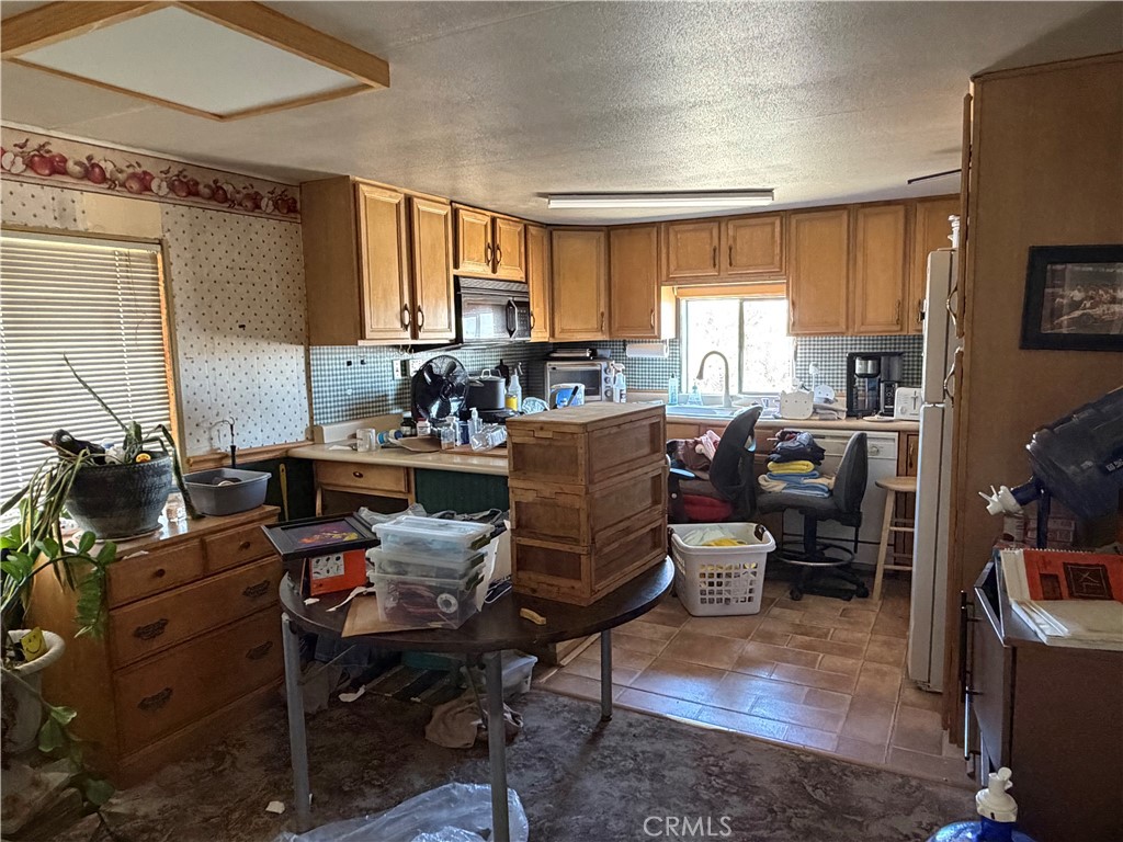 2811 Pebble Road Twentynine Palms, CA 92277 - Photo 8 of 14 Gallery Image 8