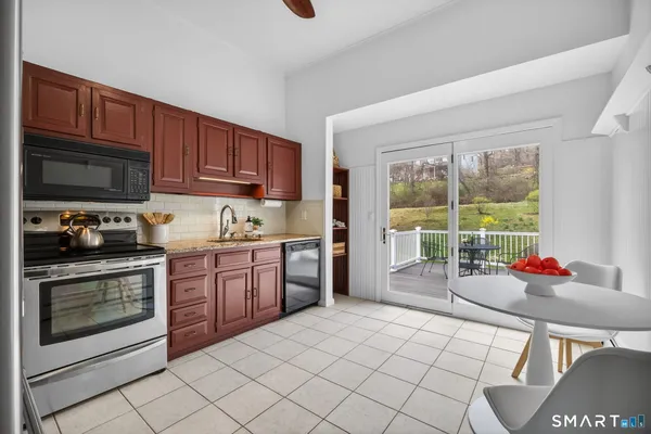 $679,000 | 21 Lillinonah Drive, Brookfield, CT 06804