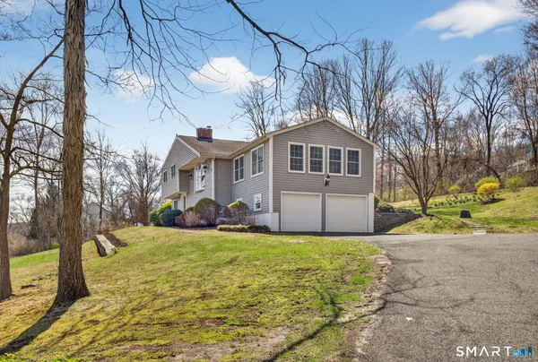 $679,000 | 21 Lillinonah Drive, Brookfield, CT 06804