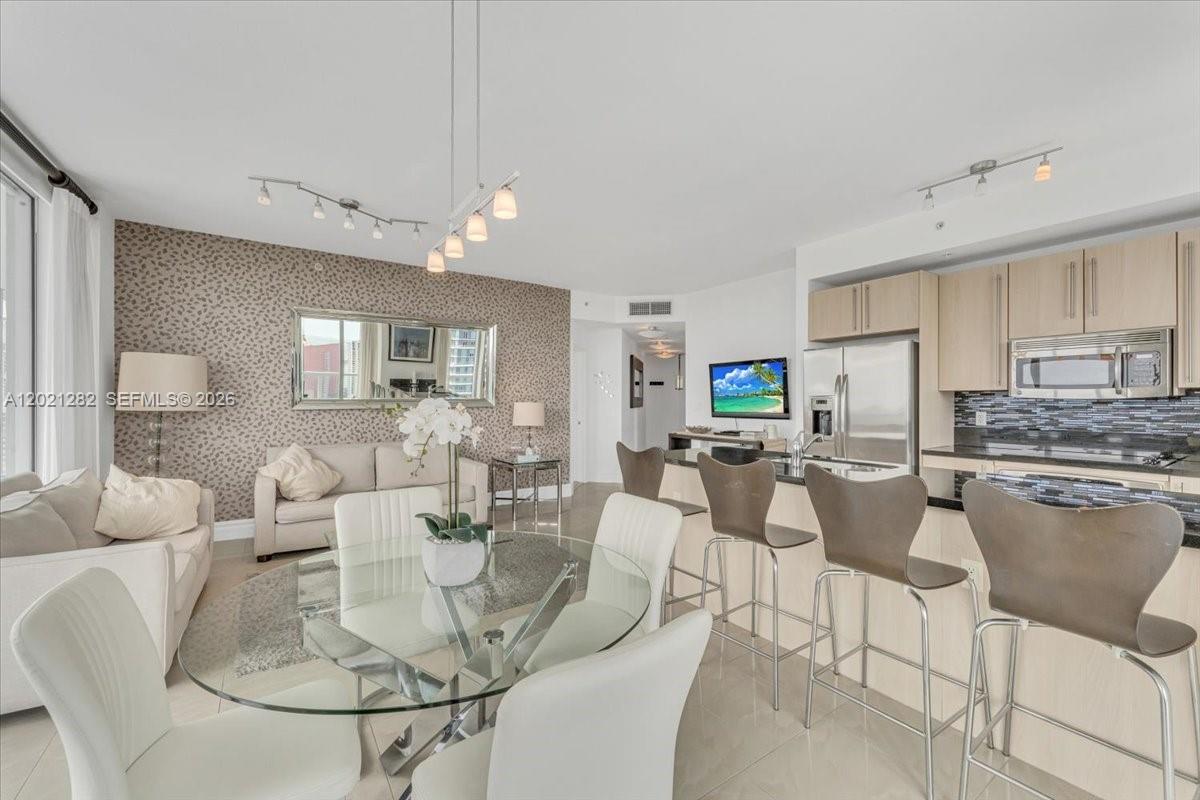 79 Southwest 12th Street, Unit 3401S Miami, FL 33130 - Photo 4 of 25
