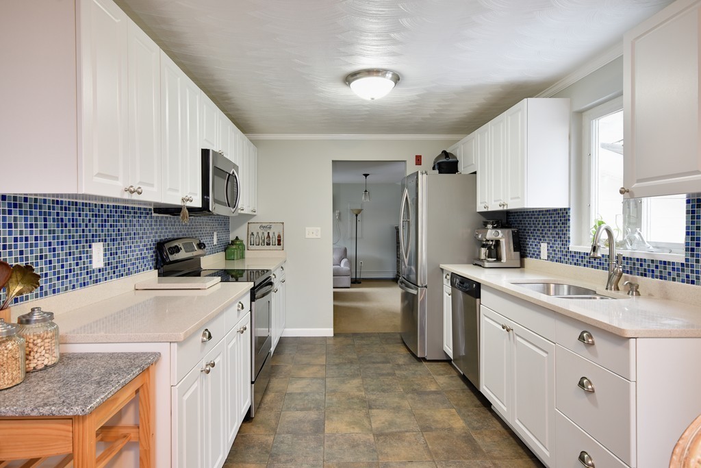 20 Richard Road Natick, MA 01760 - Photo 5 of 17