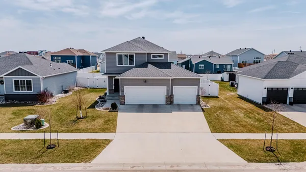 $529,900 | 5568 37th Avenue South, Fargo, ND 58104