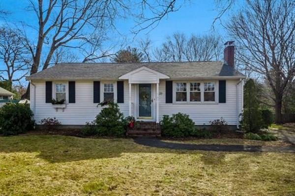 39 Essex Road Sharon, MA 02067 - Photo 1 of 22 Gallery Image 1