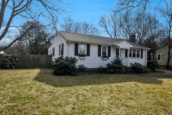 39 Essex Road Sharon, MA 02067 - Photo 2 of 22 Gallery Image 2