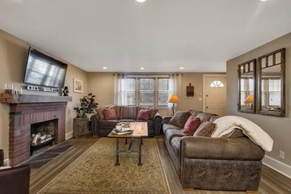 39 Essex Road Sharon, MA 02067 - Photo 4 of 22 Gallery Image 4