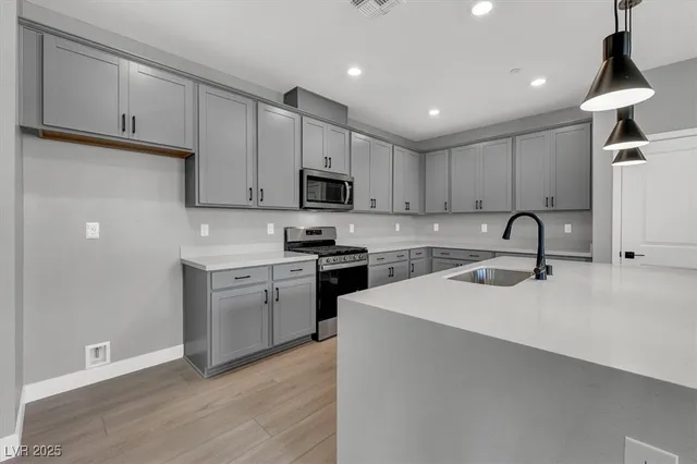 $2,499 | 514 Fairview Hills Street, Las Vegas, NV 89138