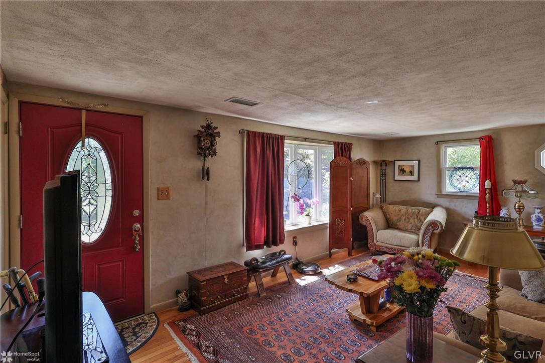 4969 Mill Road Emmaus, PA 18049 - Photo 8 of 37 Gallery Image 8