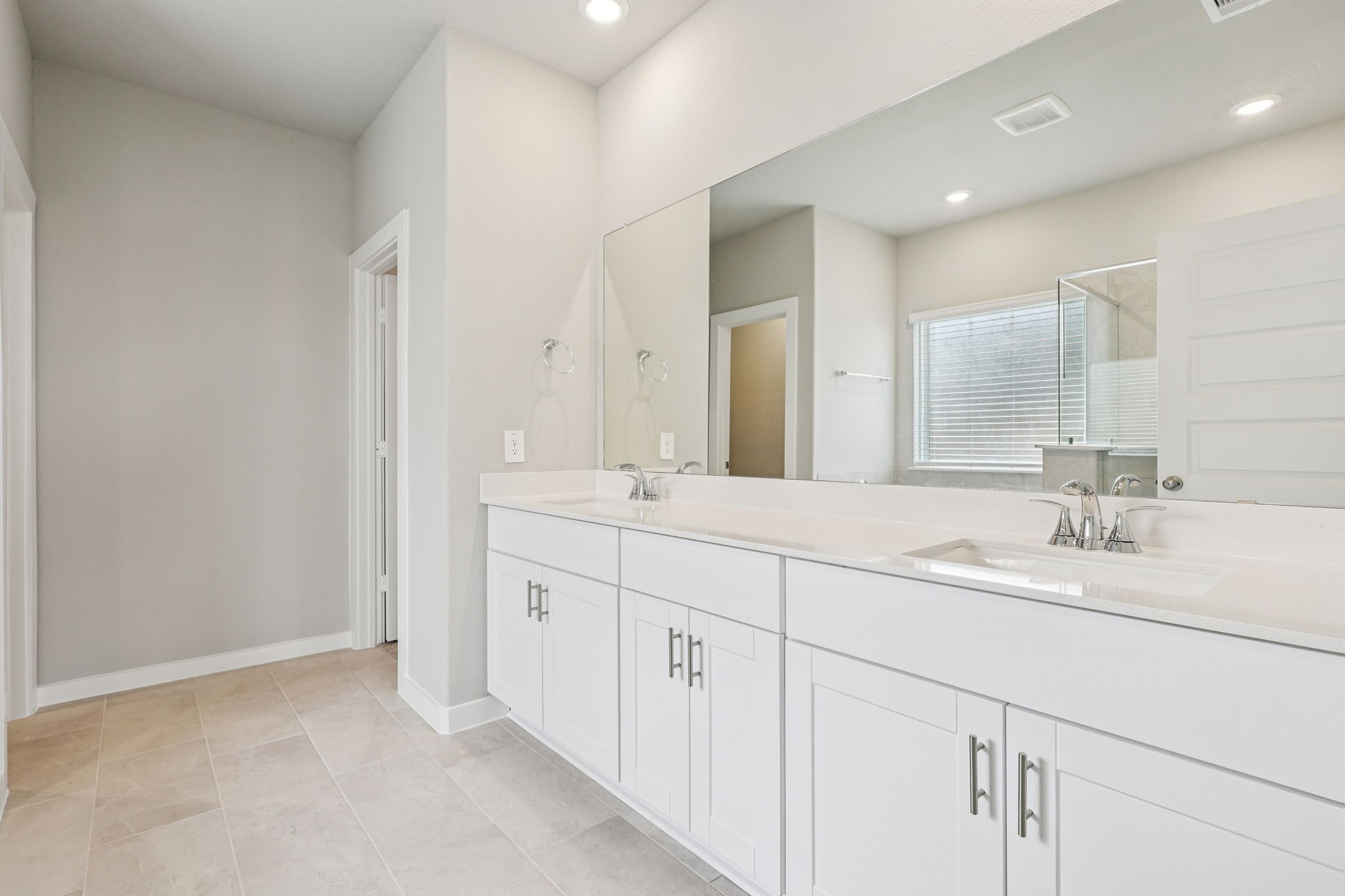 1661 Hopson Ranch Drive Conroe, TX 77301 - Photo 12 of 21 Photo is not of the actual home, but is an inspirational photo of builder’s model home and may depict options, furnishings, and/or decorator features that are not included