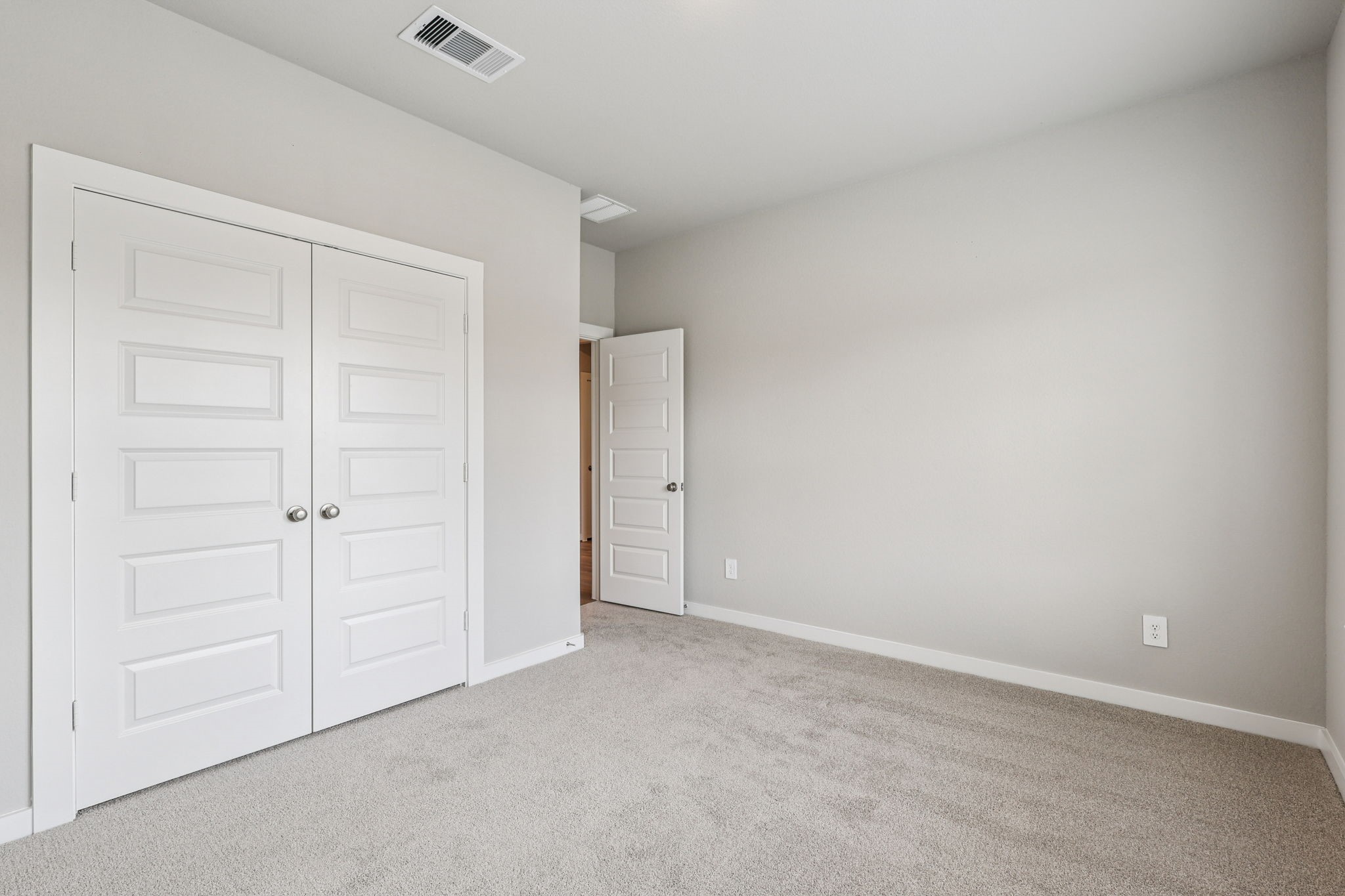 1661 Hopson Ranch Drive Conroe, TX 77301 - Photo 17 of 21 Photo is not of the actual home, but is an inspirational photo of builder’s model home and may depict options, furnishings, and/or decorator features that are not included