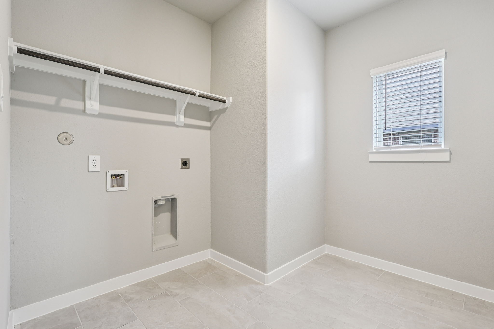 1661 Hopson Ranch Drive Conroe, TX 77301 - Photo 18 of 21 Photo is not of the actual home, but is an inspirational photo of builder’s model home and may depict options, furnishings, and/or decorator features that are not included