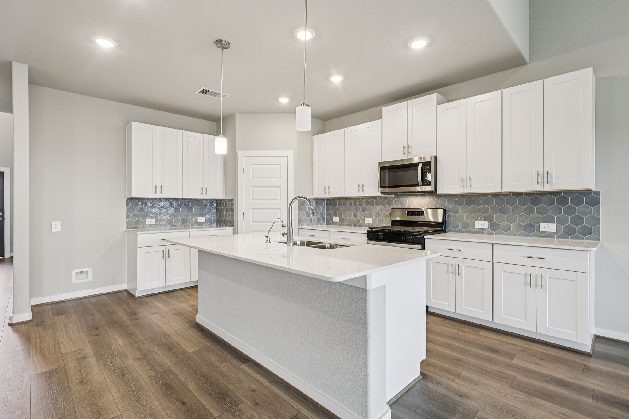 1661 Hopson Ranch Drive Conroe, TX 77301 - Photo 2 of 21 Photo is not of the actual home, but is an inspirational photo of builder’s model home and may depict options, furnishings, and/or decorator features that are not included