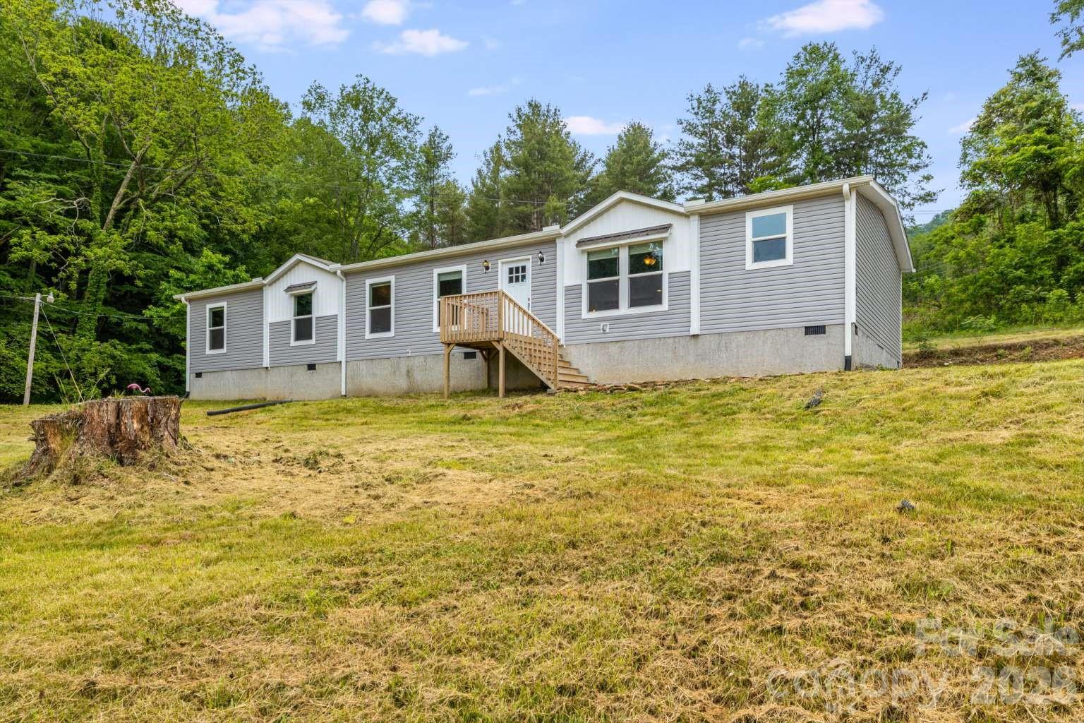 22 Split Pine Cove Clyde, NC 28721 - Photo 1 of 20