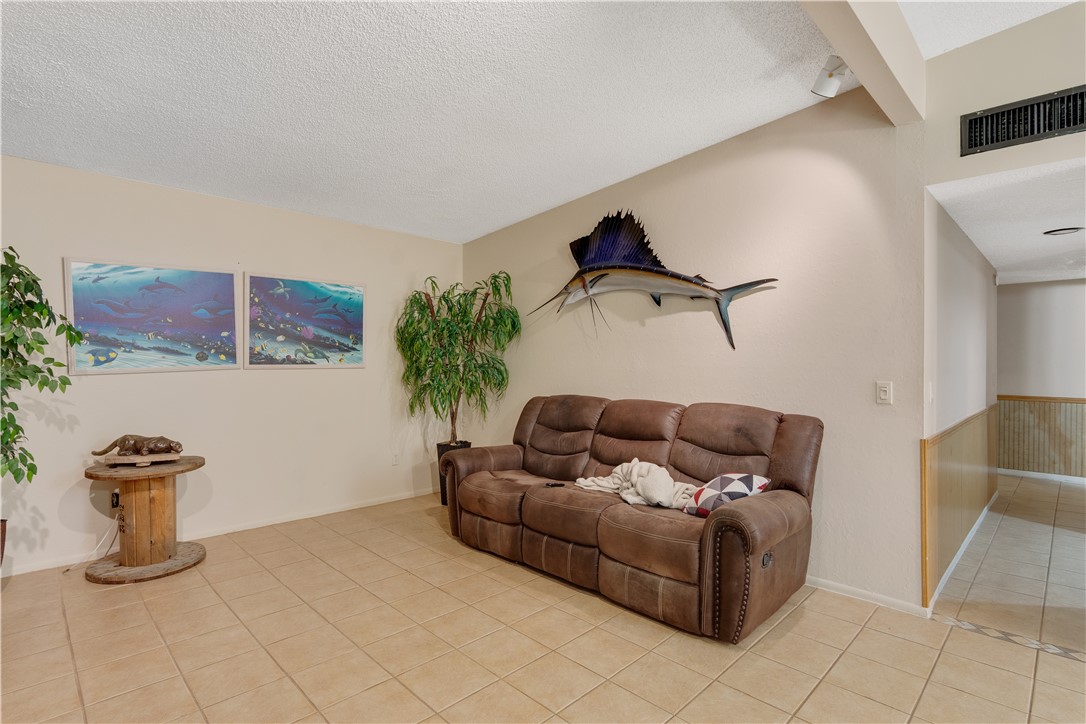 422 Del Monte Road Sebastian, FL 32958 - Photo 24 of 35 a living room with furniture