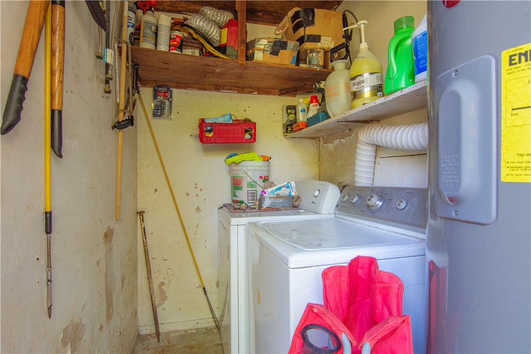 422 Del Monte Road Sebastian, FL 32958 - Photo 33 of 35 a bathroom with a granite countertop sink and a tub