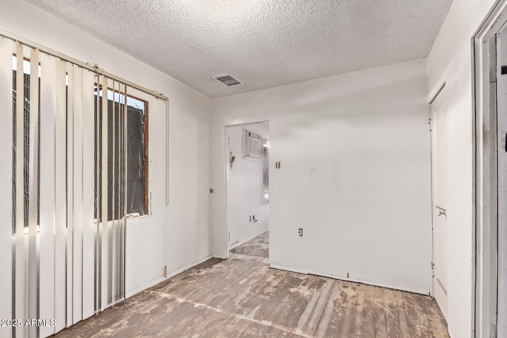 1017 East Taylor Street Phoenix, AZ 85006 - Photo 14 of 45 a view of an empty room