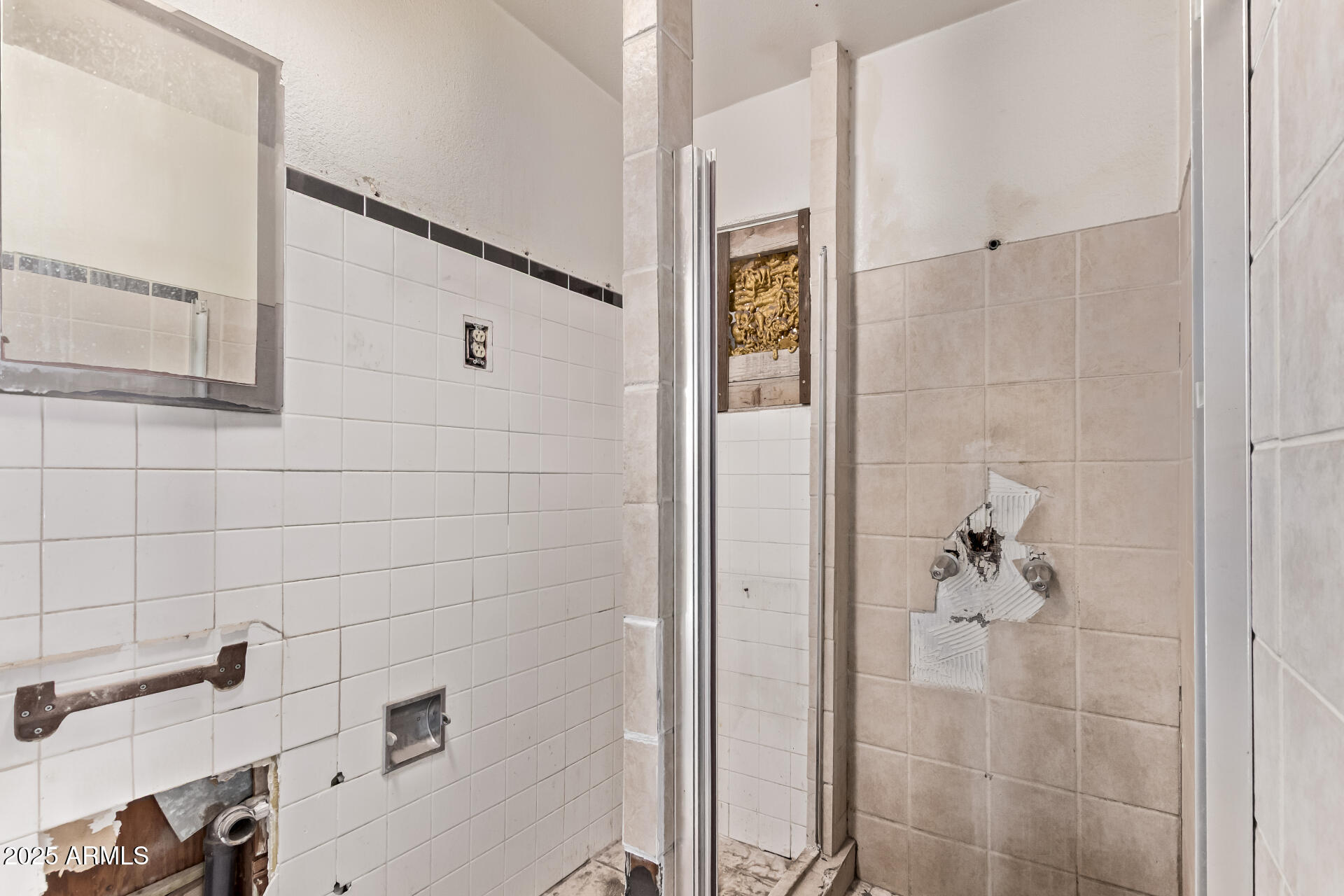 1017 East Taylor Street Phoenix, AZ 85006 - Photo 15 of 45 a bathroom with a shower