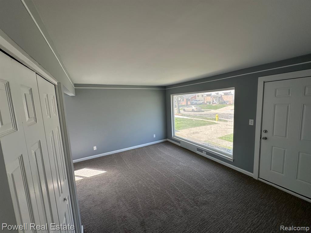 196 Carr Street Pontiac, MI 48342 - Photo 8 of 24