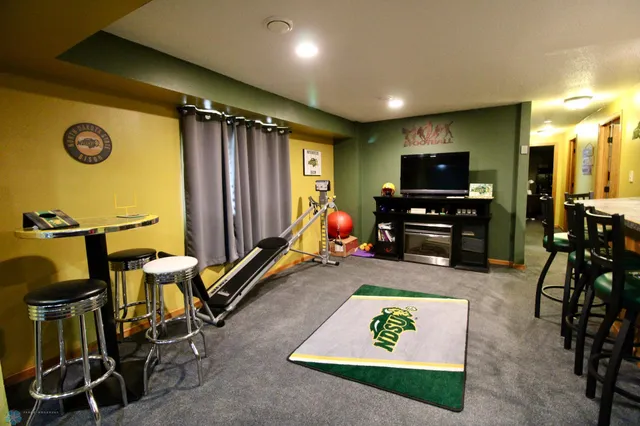 $470,000 | 1250 76th Avenue South, Fargo, ND 58104