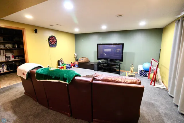 $470,000 | 1250 76th Avenue South, Fargo, ND 58104