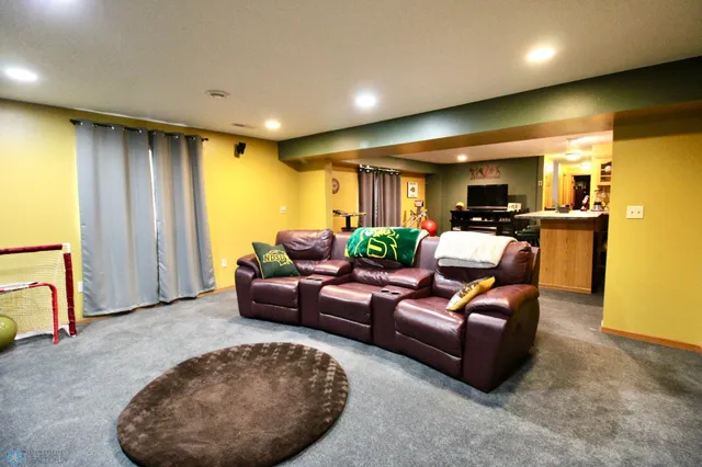 $470,000 | 1250 76th Avenue South, Fargo, ND 58104