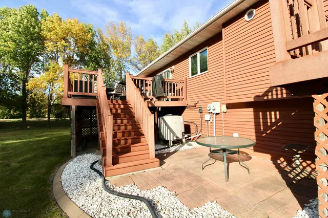 $470,000 | 1250 76th Avenue South, Fargo, ND 58104