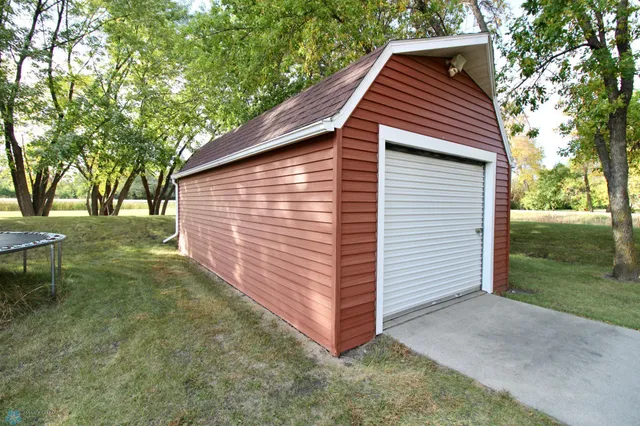 $470,000 | 1250 76th Avenue South, Fargo, ND 58104