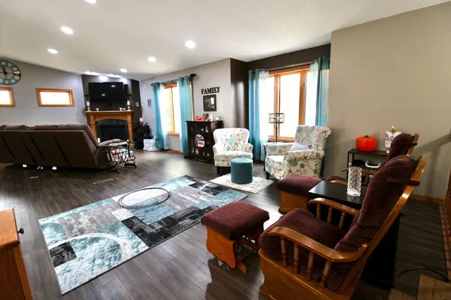 $470,000 | 1250 76th Avenue South, Fargo, ND 58104