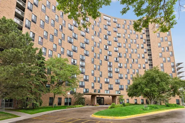 $145,000 | 1181 Edgcumbe Road, Unit 1515, St. Paul, MN 55105