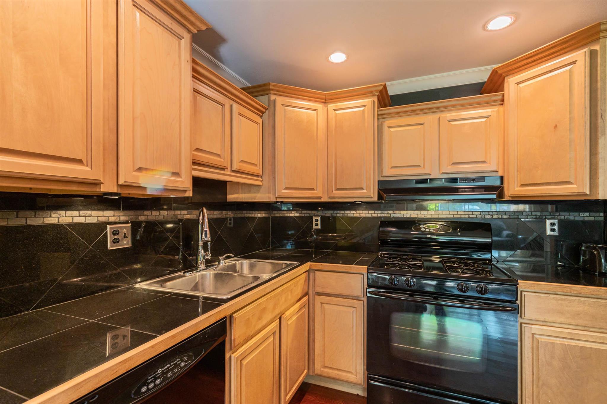 4 Brookside Drive, Unit 4 Exeter, NH 03833 - Photo 10 of 35 Gallery Image 10