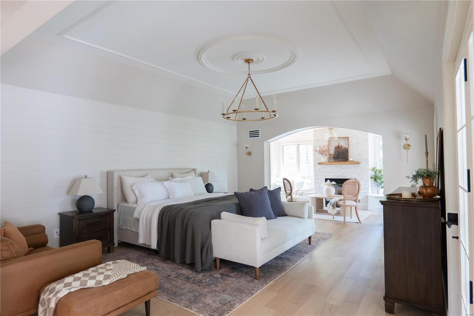 68 Chesterfield Lakes Road Chesterfield, MO 63005 - Photo 3 of 98