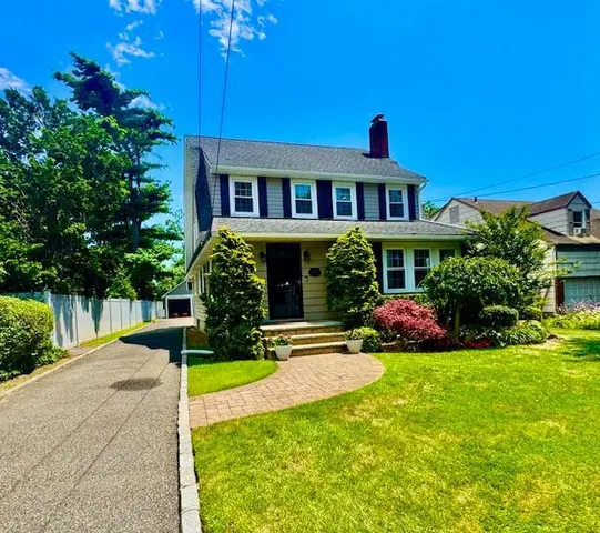 $1,590,000 | 987 East Prospect Street, Woodmere, NY 11598