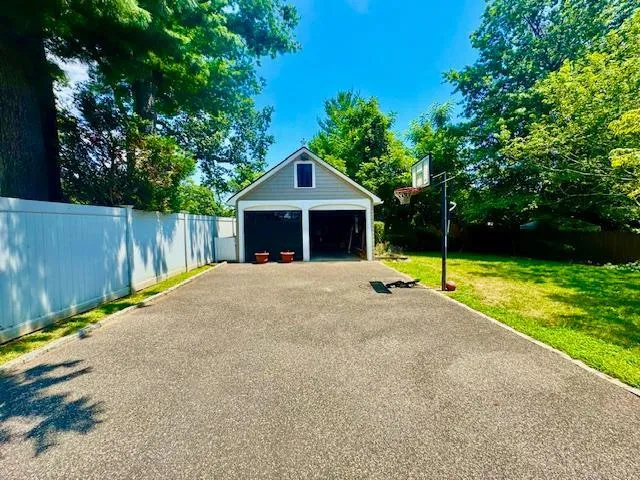 a view of a house with backyard and tree