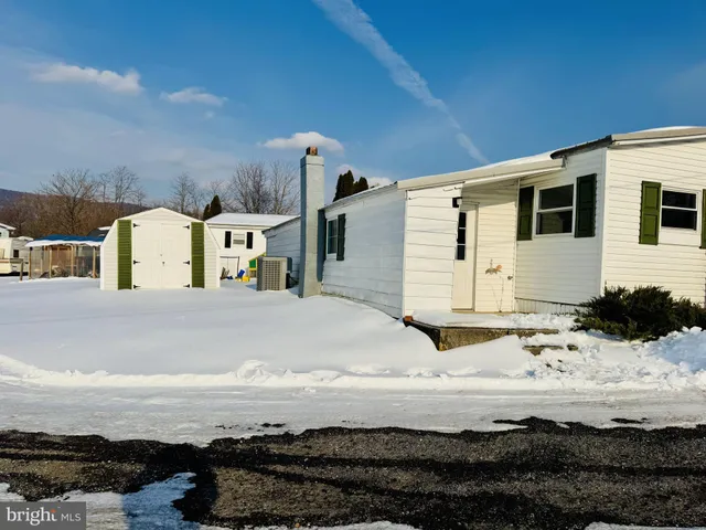 a view of the terrace of a house