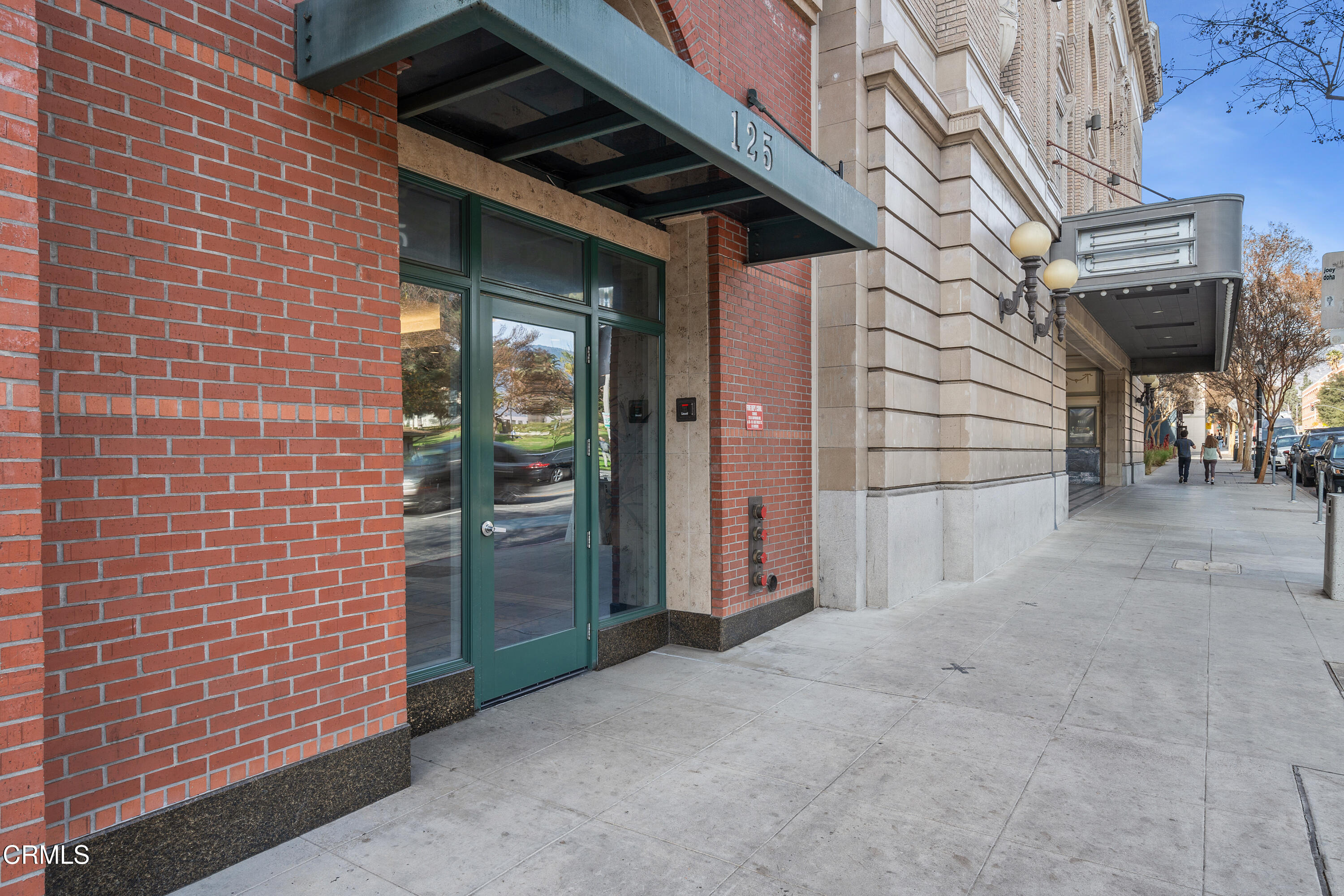 125 North Raymond Avenue, Unit 306 Pasadena, CA 91103 - Photo 3 of 41 4_11628501_175660_175660-EI-104