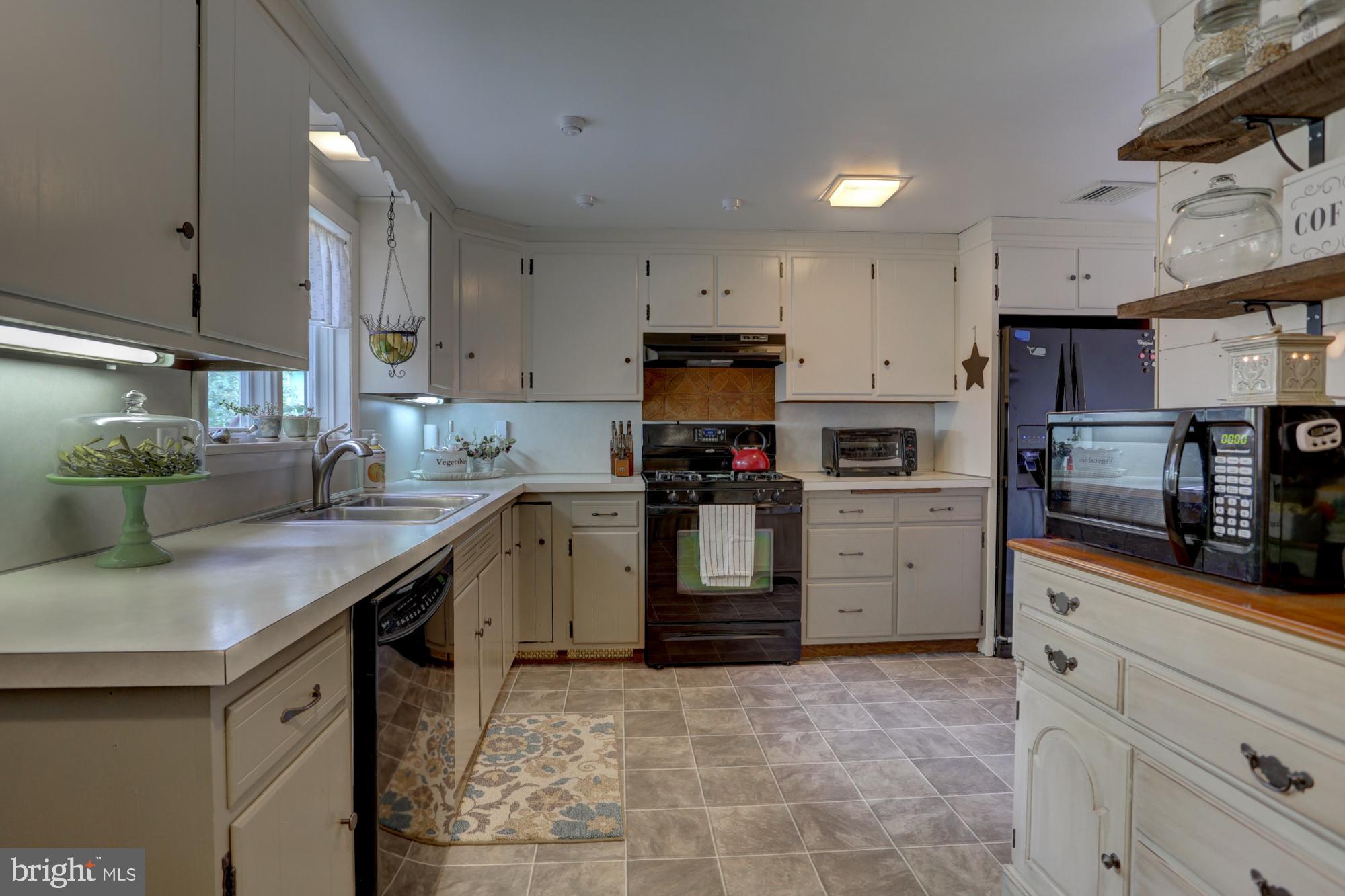 1614 Lampeter Road Lancaster, PA 17602 - Photo 3 of 27 Kitchen